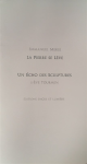 La pierre se l&egrave;ve